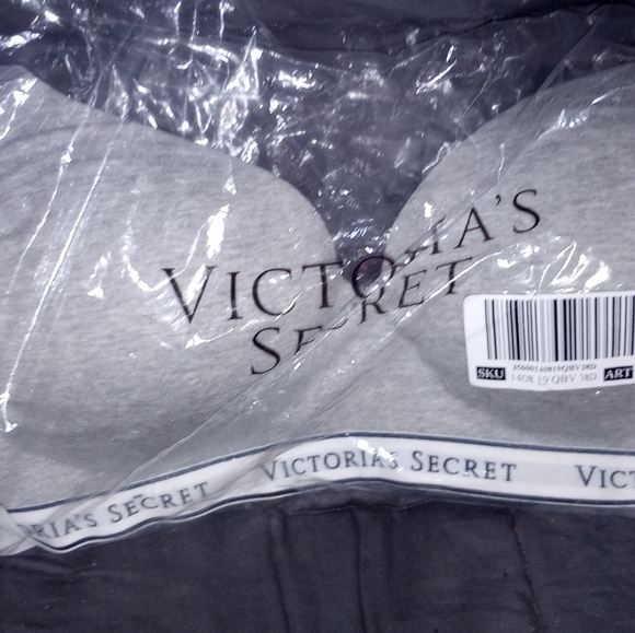 Victoria's Secret brand new wireless bra sz.38 - Picture 2 of 4